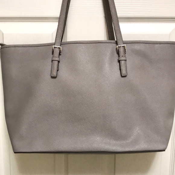 Michael Kors Jet Set Grommet Leather Tote - Picture 7 of 16